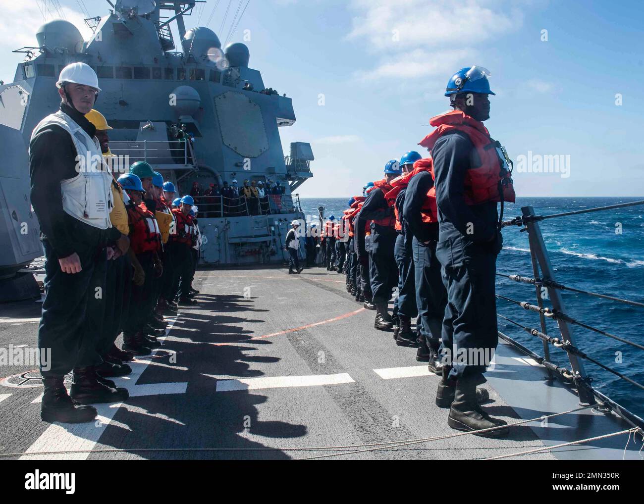 220926-N-XK462-1017 PACIFIC OCEAN (Sept. 26, 2022) U.S. Sailors ...