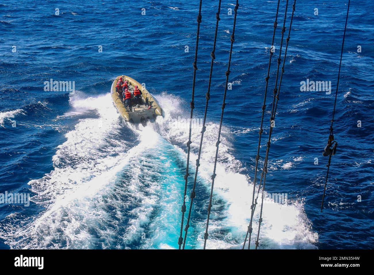 220926-N-VI910-1363 PACIFIC OCEAN (Sept. 26, 2022) Sailors, assigned to ...
