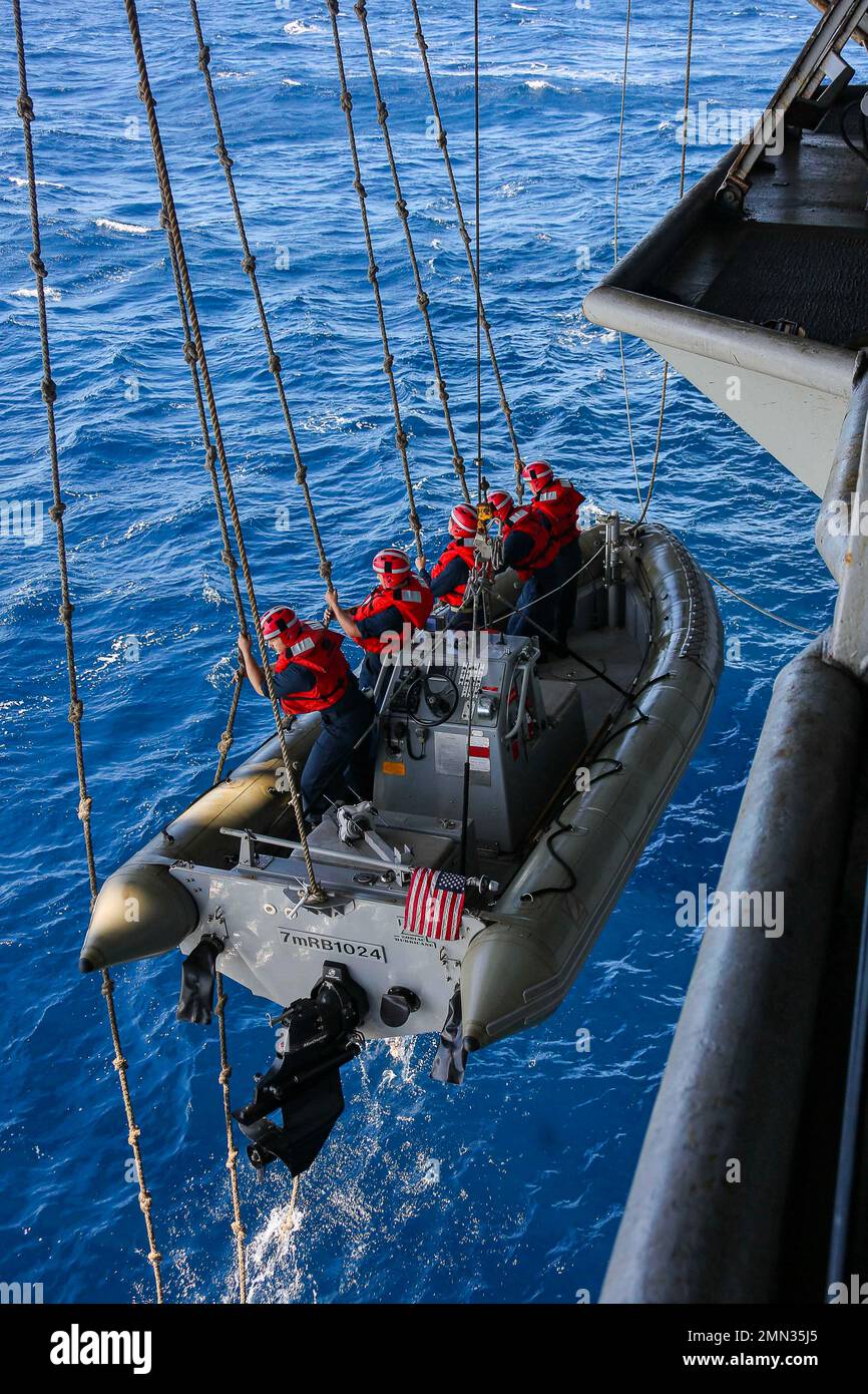 220926-N-VI910-1152 PACIFIC OCEAN (Sept. 26, 2022) Sailors lower a ...