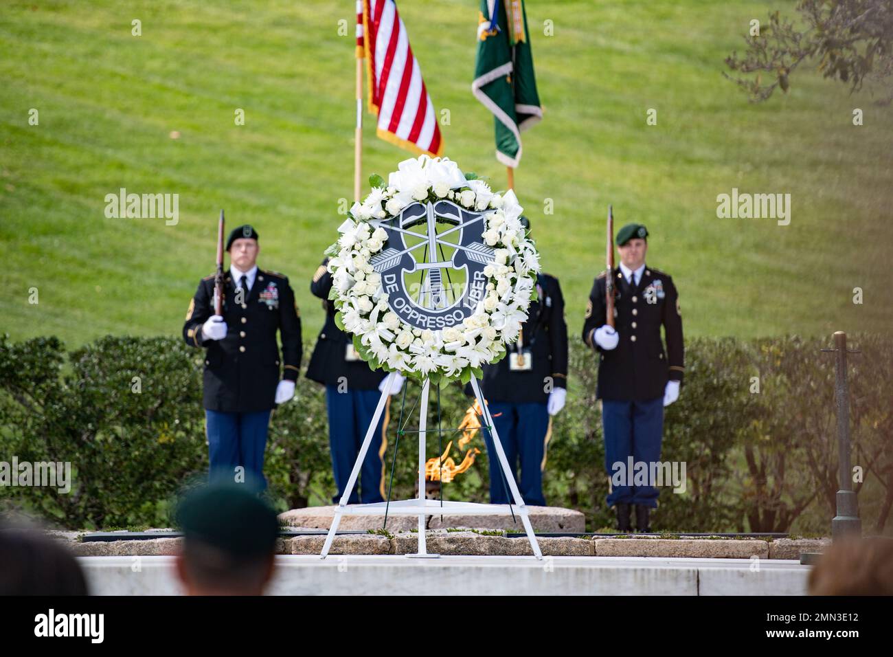 The 1st Special Forces Command (Airborne) hold a wreath-laying ceremony at the gravesite of President John F. Kennedy in Section 45 of Arlington National Cemetery, Arlington, Virginia, Sept. 27, 2022. This ceremony is held yearly to commemorate President Kennedy’s contributions to the U.S. Army Special Forces, including authorizing the “Green Beret” as the official headgear for all U.S. Army Special Forces and his uncompromising support to the regiment. Stock Photo