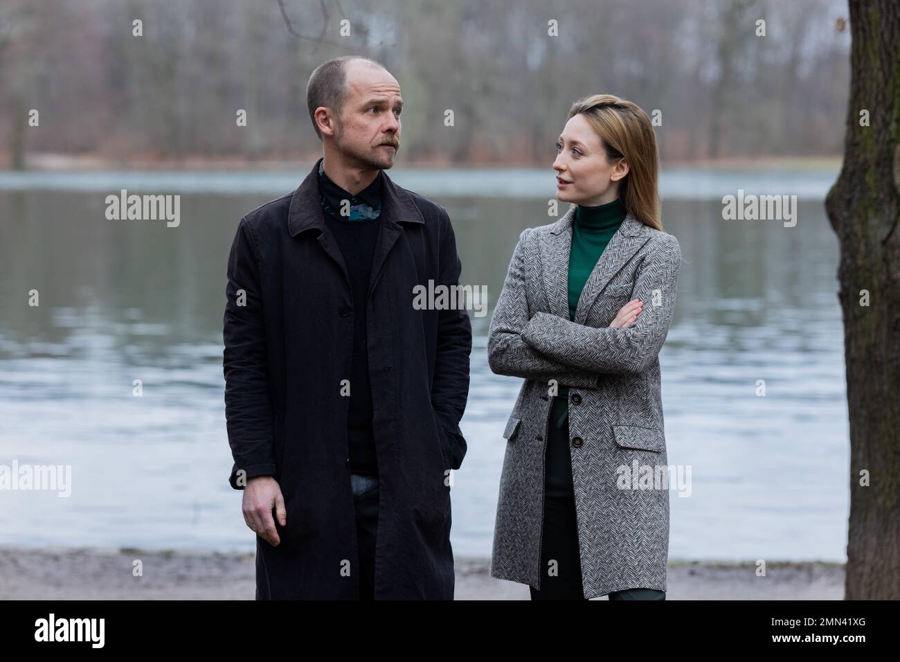 Cologne, Germany. 27th Jan, 2023. Alina Fritsch, Austrian actress, and Matthias Koeberlin (as Micha Oberländer), photographed at Decksteiner Weiher. Fritsch (as Luisa Hoffmann) is the new leading actress in the series 'Die Toten vom Bodensee'. ' The episode 'Nemesis' will be broadcast on ZDF on February 6. Credit: Rolf Vennenbernd/dpa/Alamy Live News Stock Photo