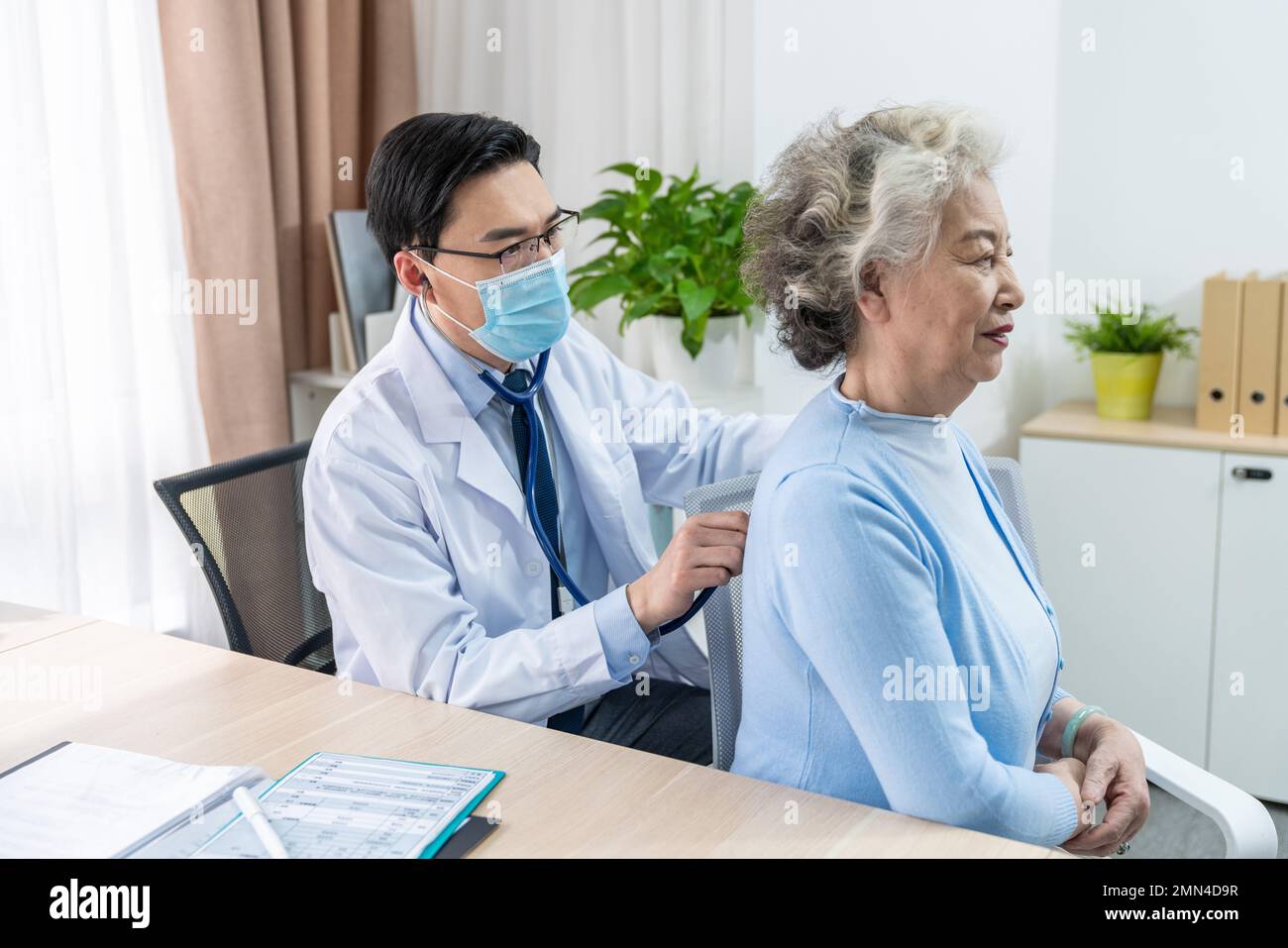 Old family doctor hi-res stock photography and images - Alamy