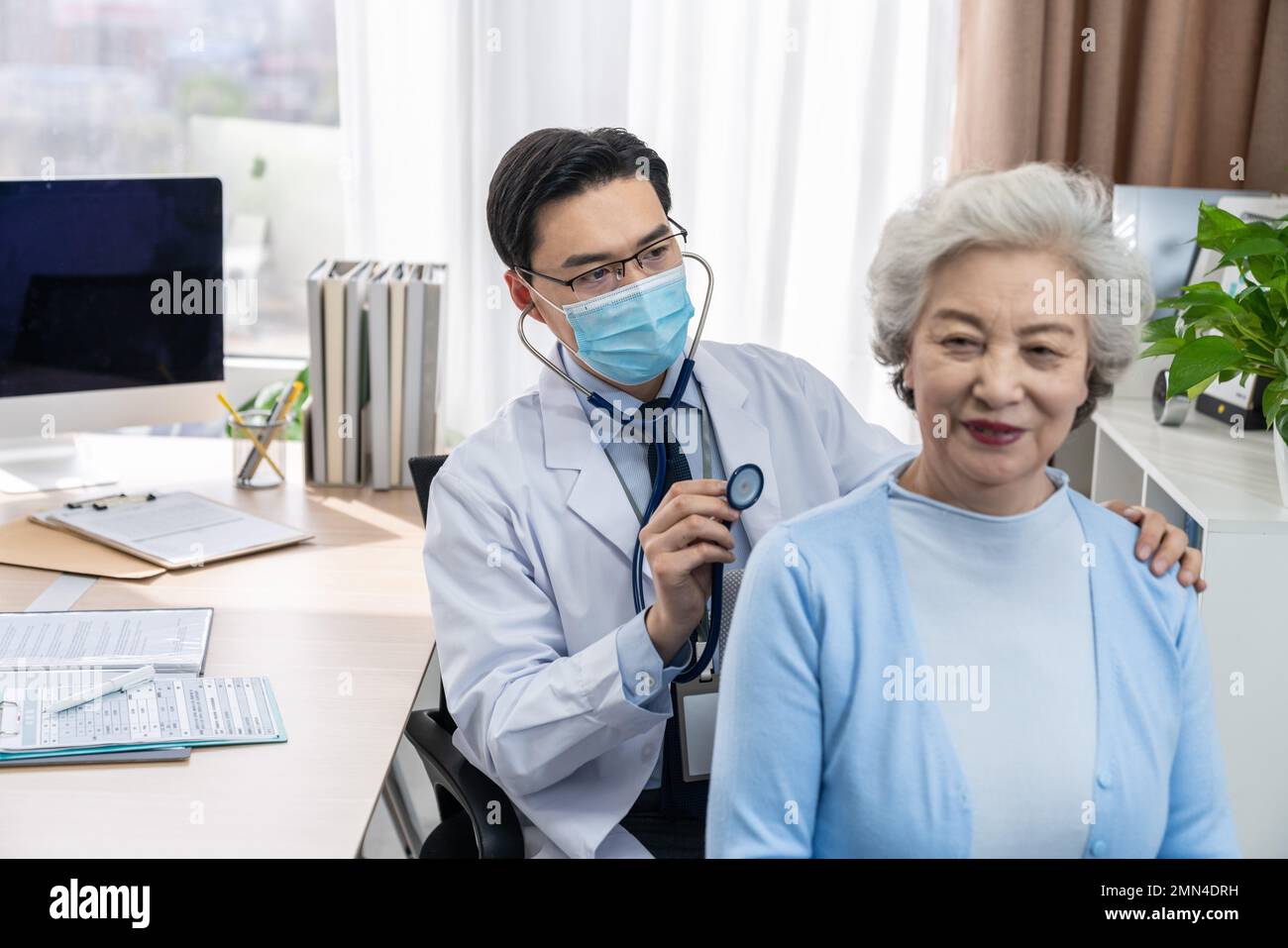 Old family doctor hi-res stock photography and images - Alamy