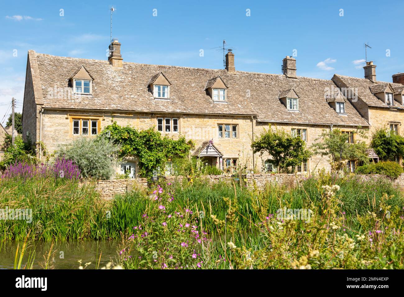 Limestone houses, Lower Slaughter, Gloucestershire, UK 2022 Stock Photo