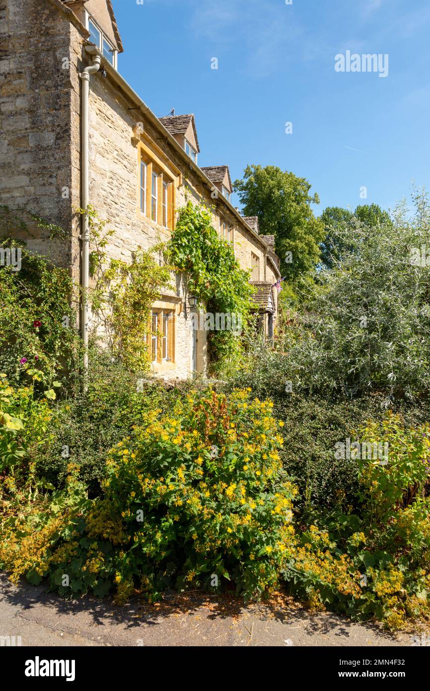Limestone houses, Lower Slaughter, Gloucestershire, UK 2022 Stock Photo