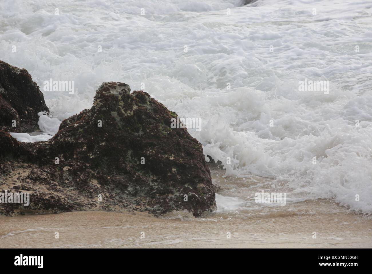 Ocean waves crashing on rocks hi-res stock photography and images - Alamy