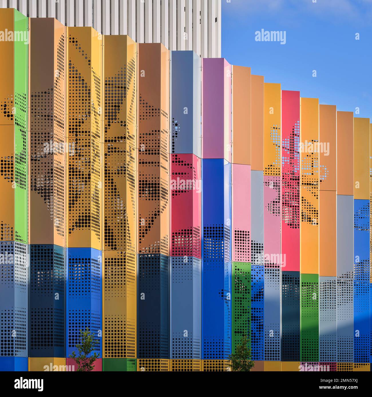 Facade detail featuring Aboriginal artwork. Westconnex M4-M5 Link ...