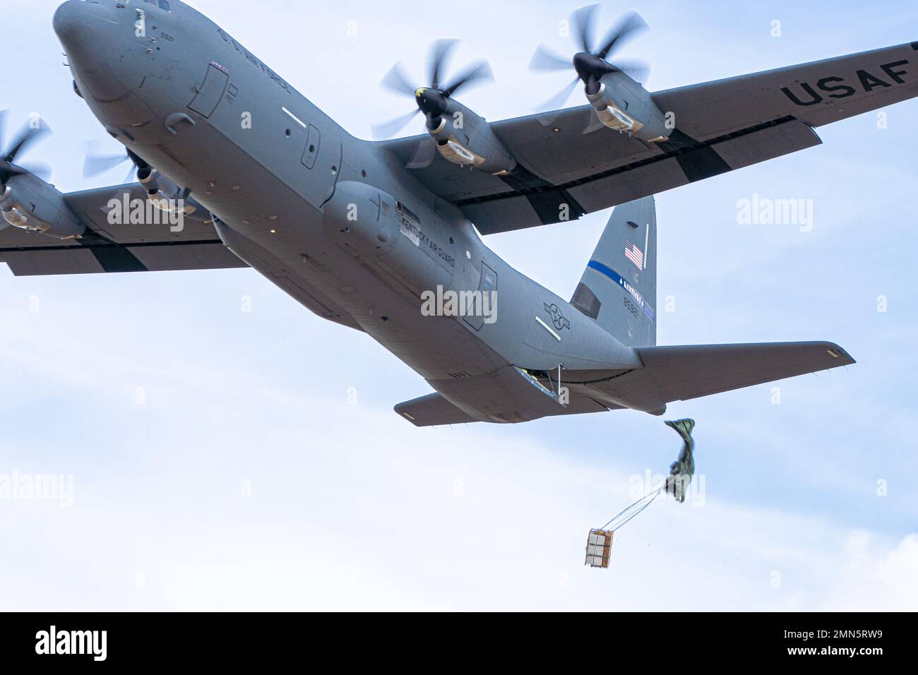 165th airlift squadron hi-res stock photography and images - Alamy