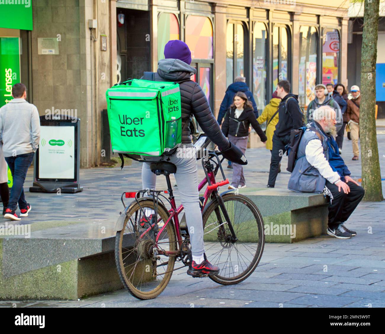 Glasgow, Scotland, UK 29tht January, 2023. UK Weather:   Cold and wet saw sunny style mile sauchiehall street as an uber eats delivery boy puts his feet up. Credit Gerard Ferry/Alamy Live News Stock Photo