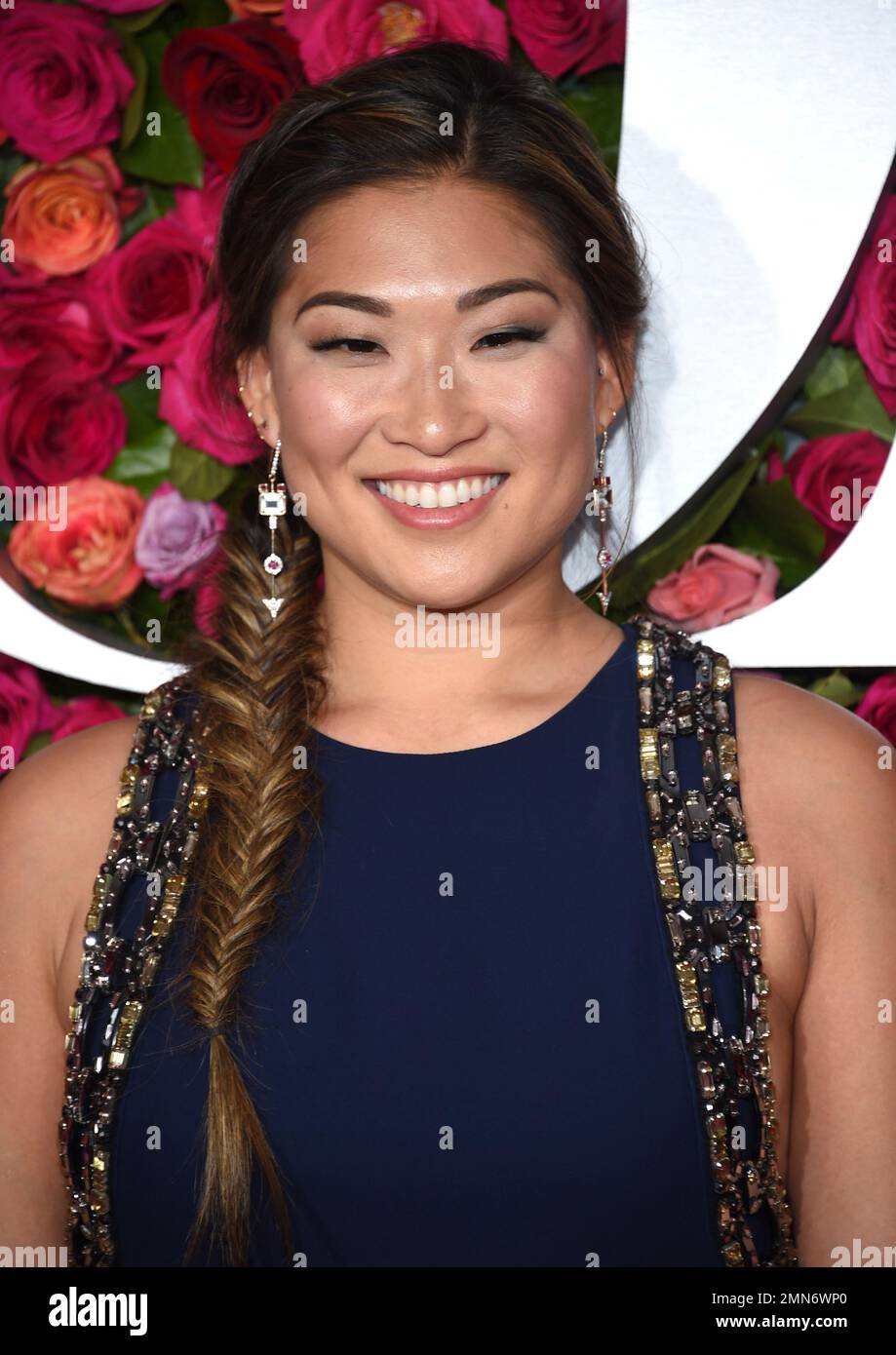 Jenna Ushkowitz arrives at the 72nd annual Tony Awards at Radio City ...