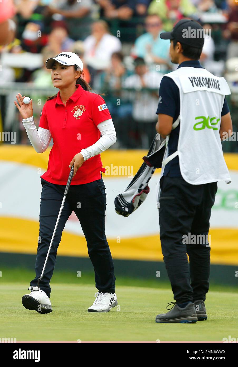 sakura-yokomine-left-waves-to-crowd-after-completing-the-18th-hole