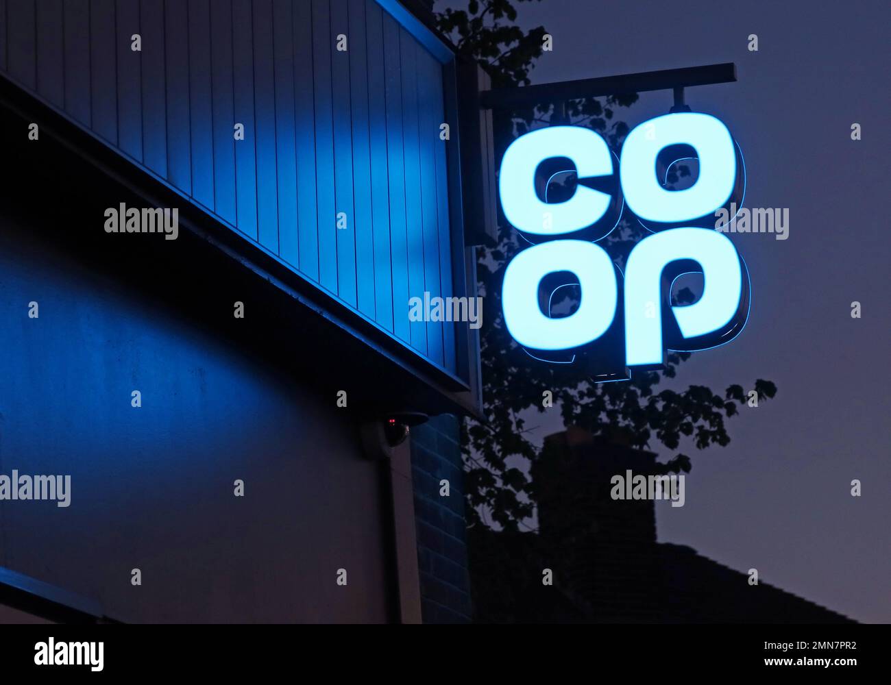 Blue CO-OP sign, convenience supermarket, 156 Knutsford Road,  Grappenhall, Warrington, Cheshire, England, UK, WA4 2QU Stock Photo