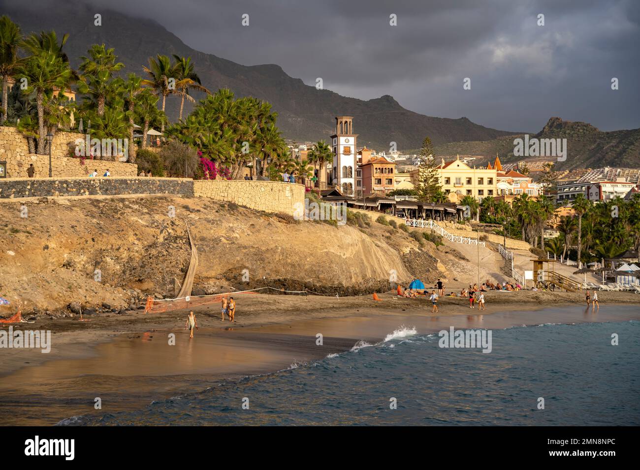 Der Strand Playa del Duque, Costa Adeje,  Teneriffa, Kanarische Inseln, Spanien |  Playa del Duque beach, Costa Adeje,   Tenerife, Canary Islands, Spa Stock Photo