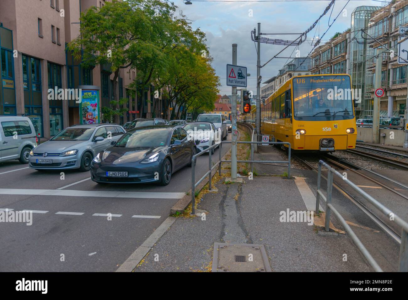Heavy rush hour traffic, city center, Charlottenplatz, B 27