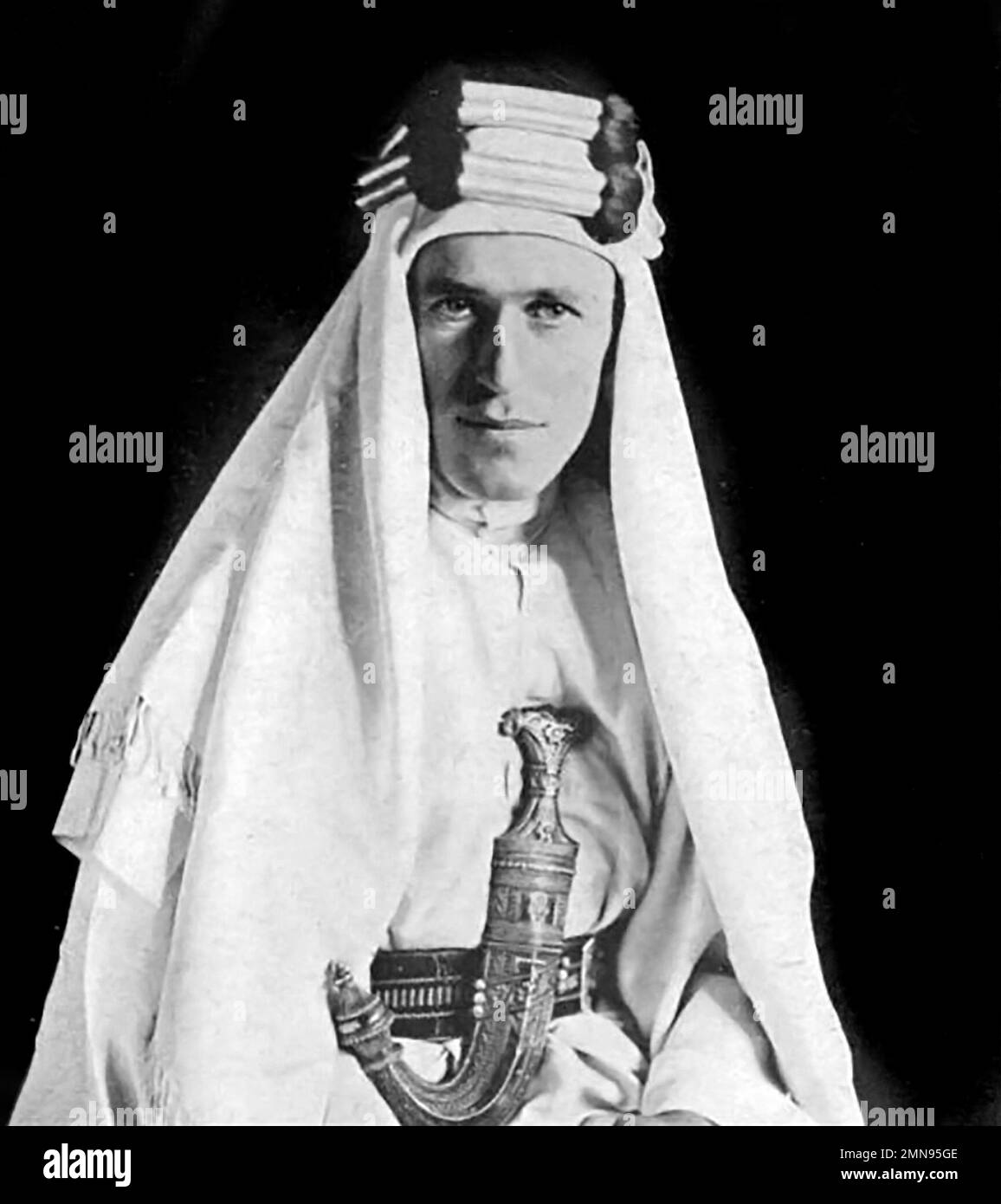 Lawrence of Arabia. Portrait of T E Lawrence (Thomas Edward Lawrence: 1888-1935) in arab dress, 1919 Stock Photo
