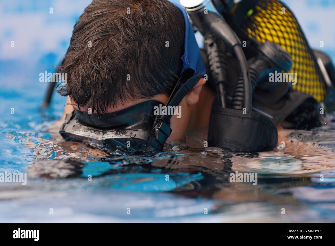 Scuba diving lesson with children trainee Stock Photo Alamy