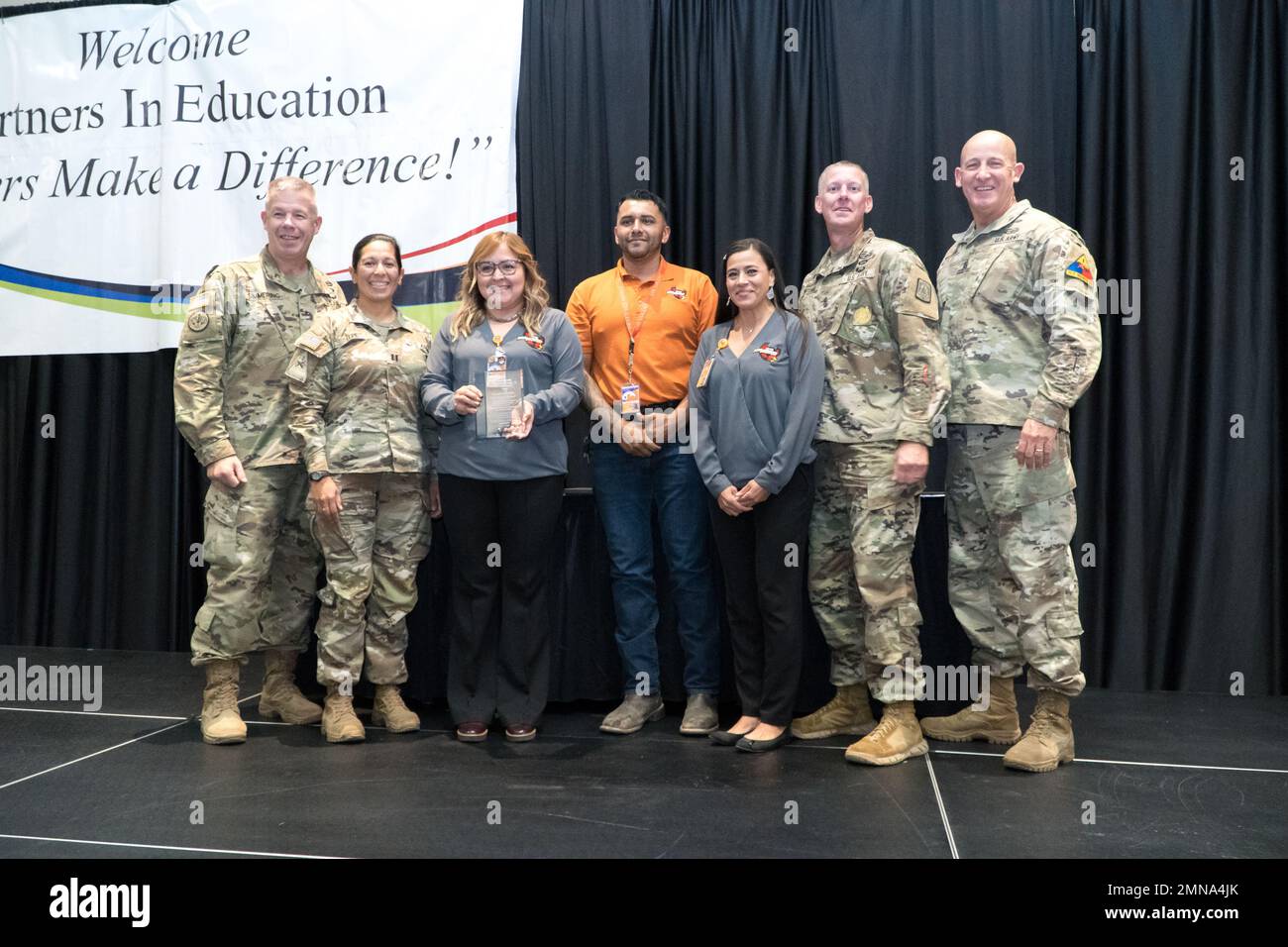 Members of the 86th Expeditionary Signal Battalion, 11th Corps Signal Brigade and their partners from Congressman Silvestre and Carolina Reyes Elementary School, Canutillo ISD receive a partnership award from Brig. Gen. Michael Simmering, deputy commanding general - operations, 1st Armored Division, and Command Sgt. Maj. Michael Williams, senior enlisted advisor, 1st Armored Division, during the Fort Bliss Partners in Education Kick-Off Event Sept. 30, 2022 at the Centennial Banquet and Conference Center. 86th Expeditionary Signal Battalion received two awards for their partnership efforts dur Stock Photo