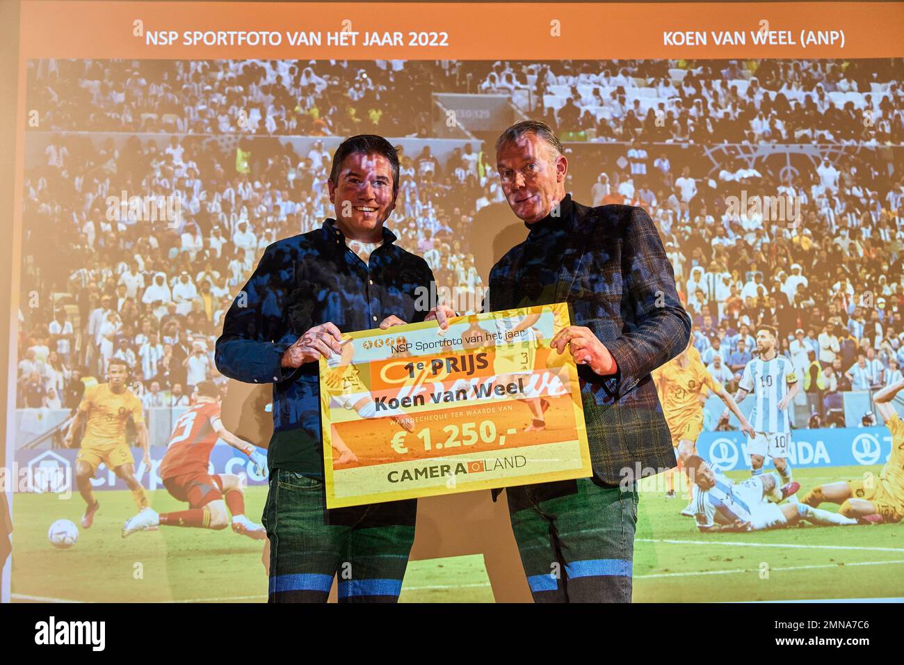 RIJSWIJK - Photographer Koen van Weel (ANP) has won the NSP/Zilveren Camera Sportfoto with his photo of the Football World Cup in Qatar. ANP PHIL NIJHUIS netherlands out - belgium out Stock Photo