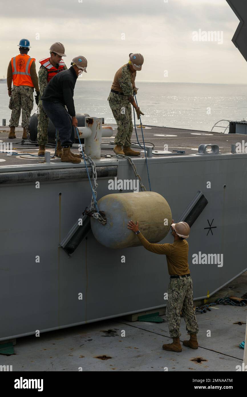 U.S. Navy Sailors with Amphibious Construction Battalion 1, Naval Beach ...