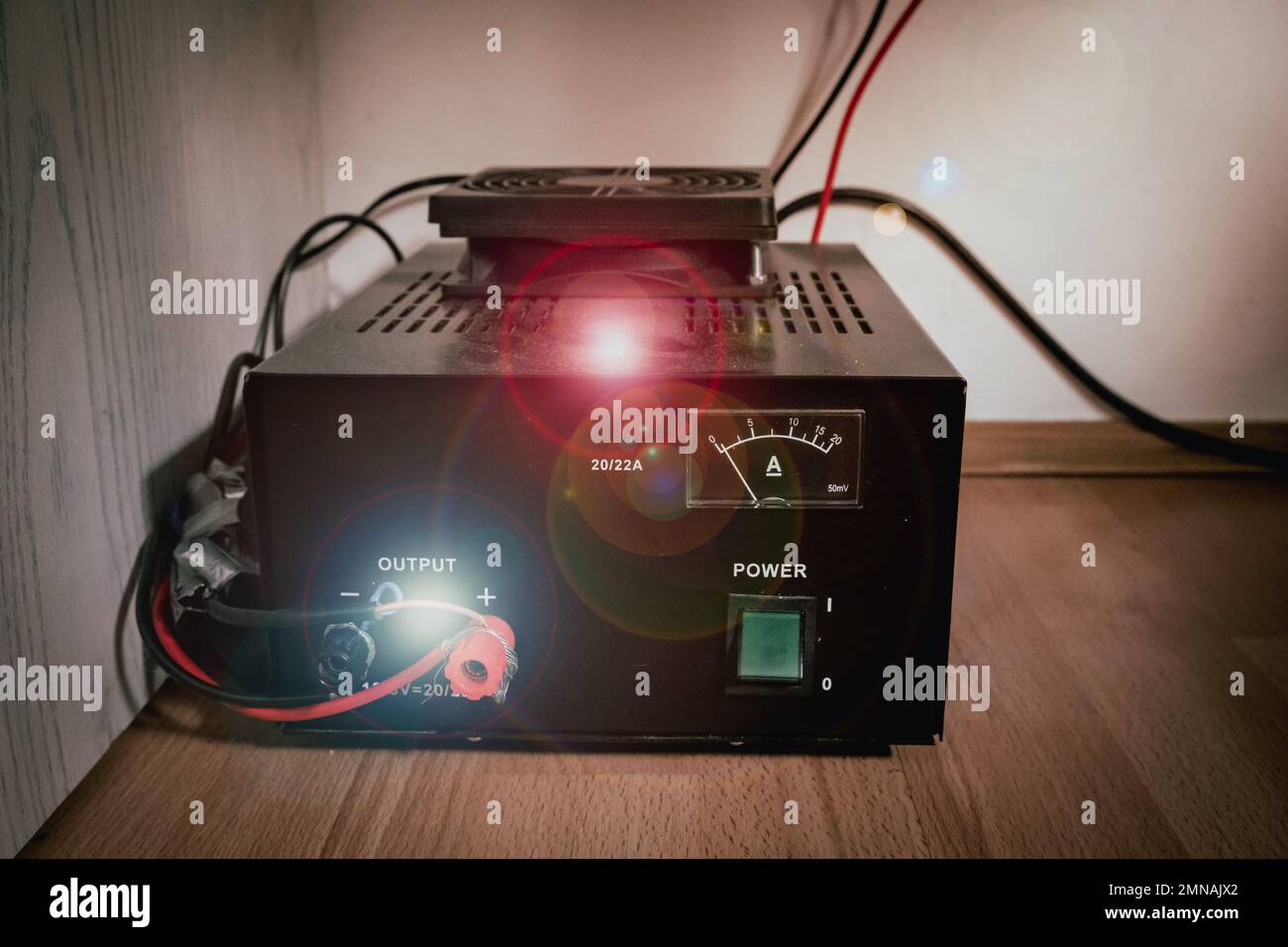 DC power supply regulated supply plus and minus, flares and flash in