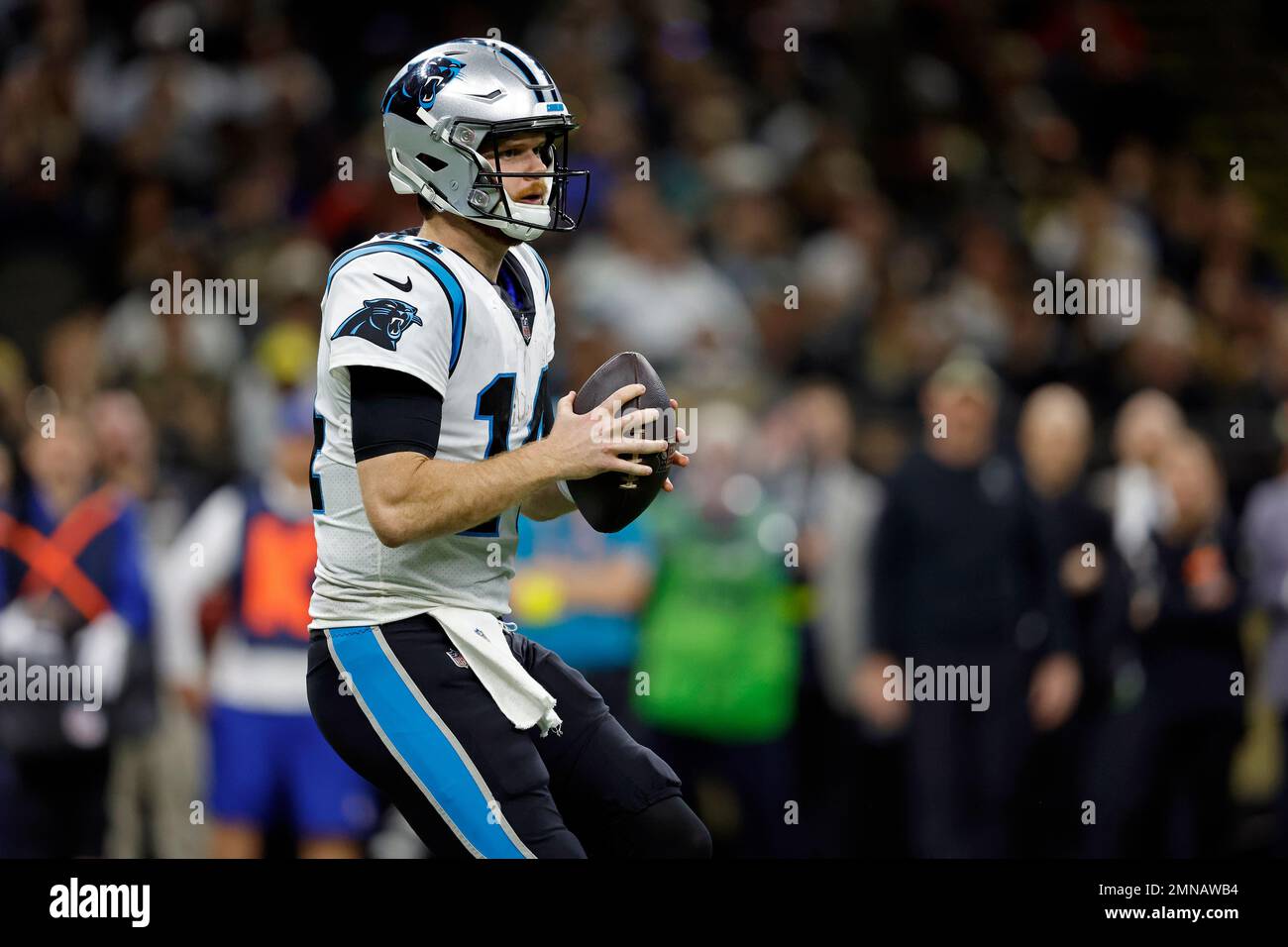 Philadelphia Eagles vs. Dallas Cowboys. NFL match poster. Two american  football players silhouette facing each other on the field. Clubs logo in  backg Stock Photo - Alamy