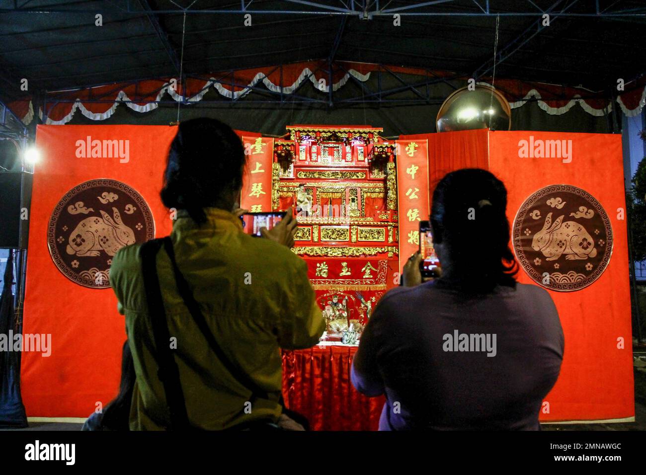 Yogyakarta, Indonesia. 30th Jan, 2023. People watch a potehi puppet