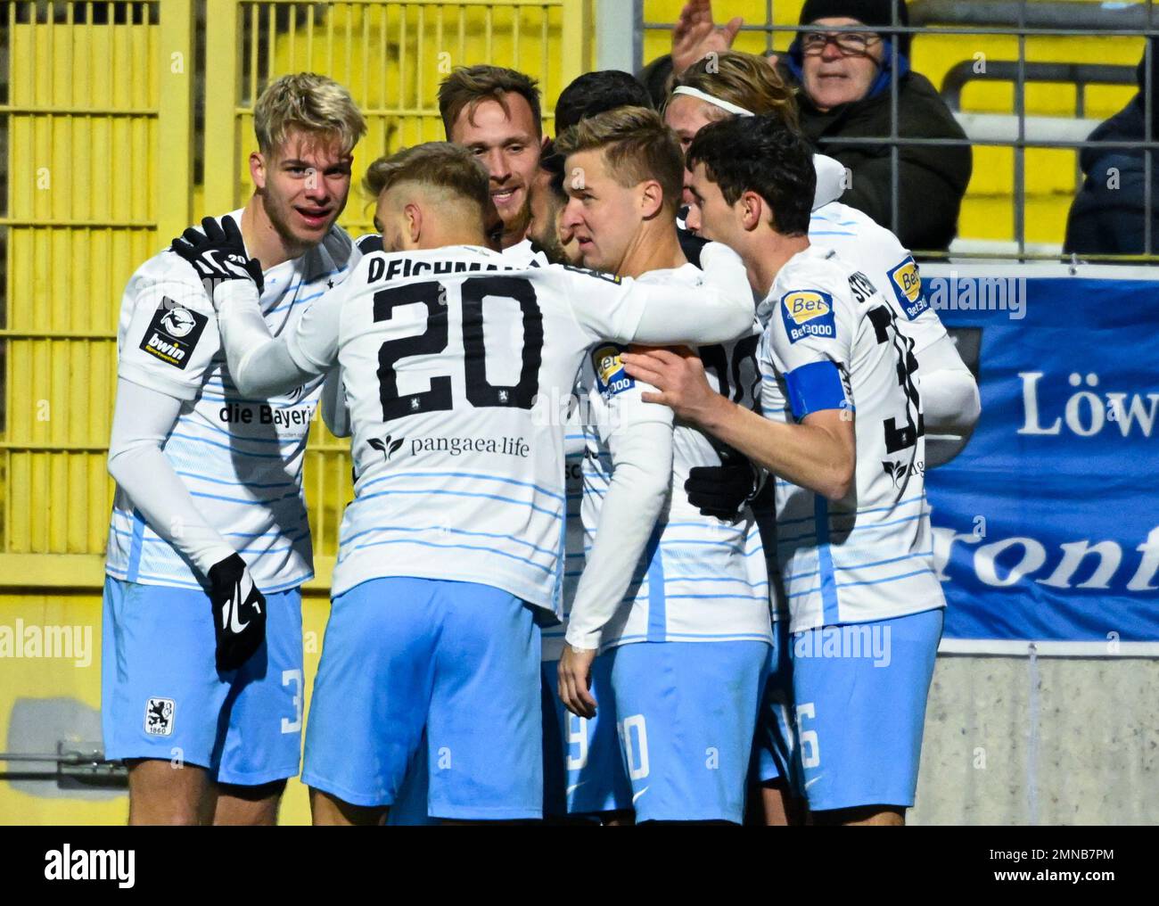 Munich, Germany. 30th Jan, 2023. Soccer: 3. league, TSV 1860 Munich - Dynamo  Dresden, 20. matchday, Stadion an der Grünwalder Straße. Raphael Holzhauser  of Munich shoots at the Dresden goal. Credit: Sven