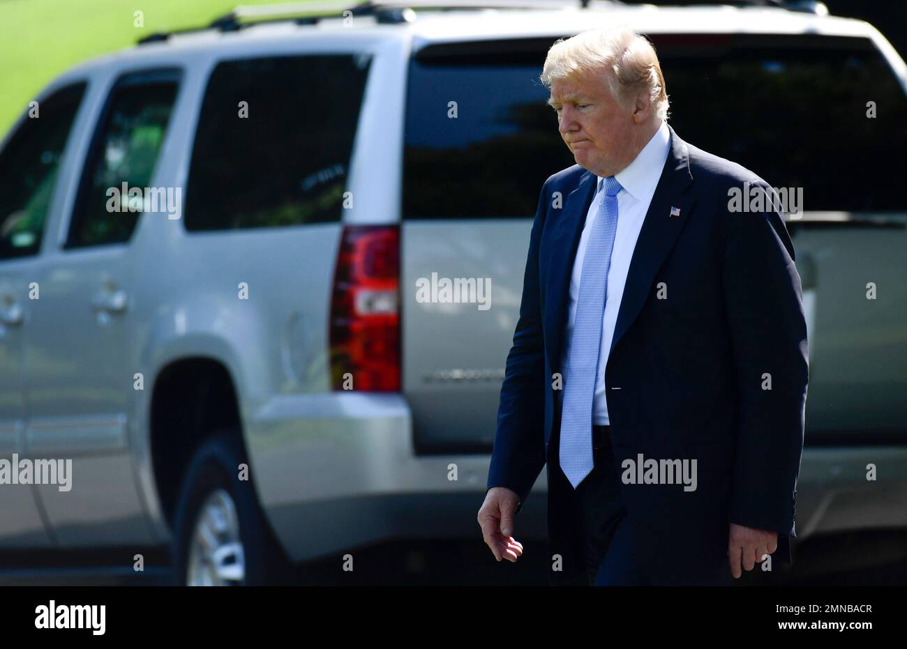 President Donald Trump walks out of the Oval Office and towards Marine ...