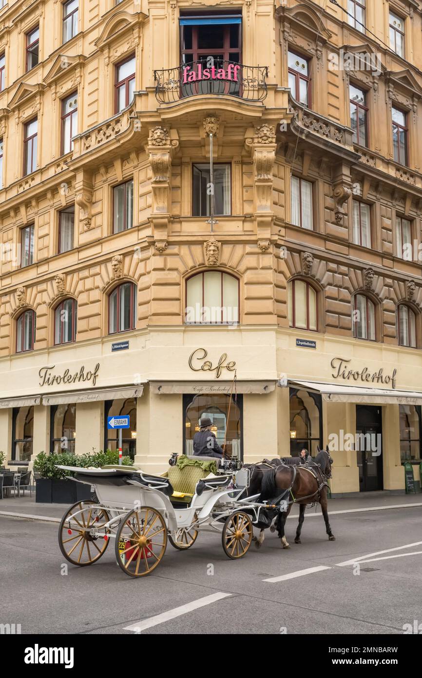 Traditional Horse carriage in Vienna, Austria Stock Photo Alamy