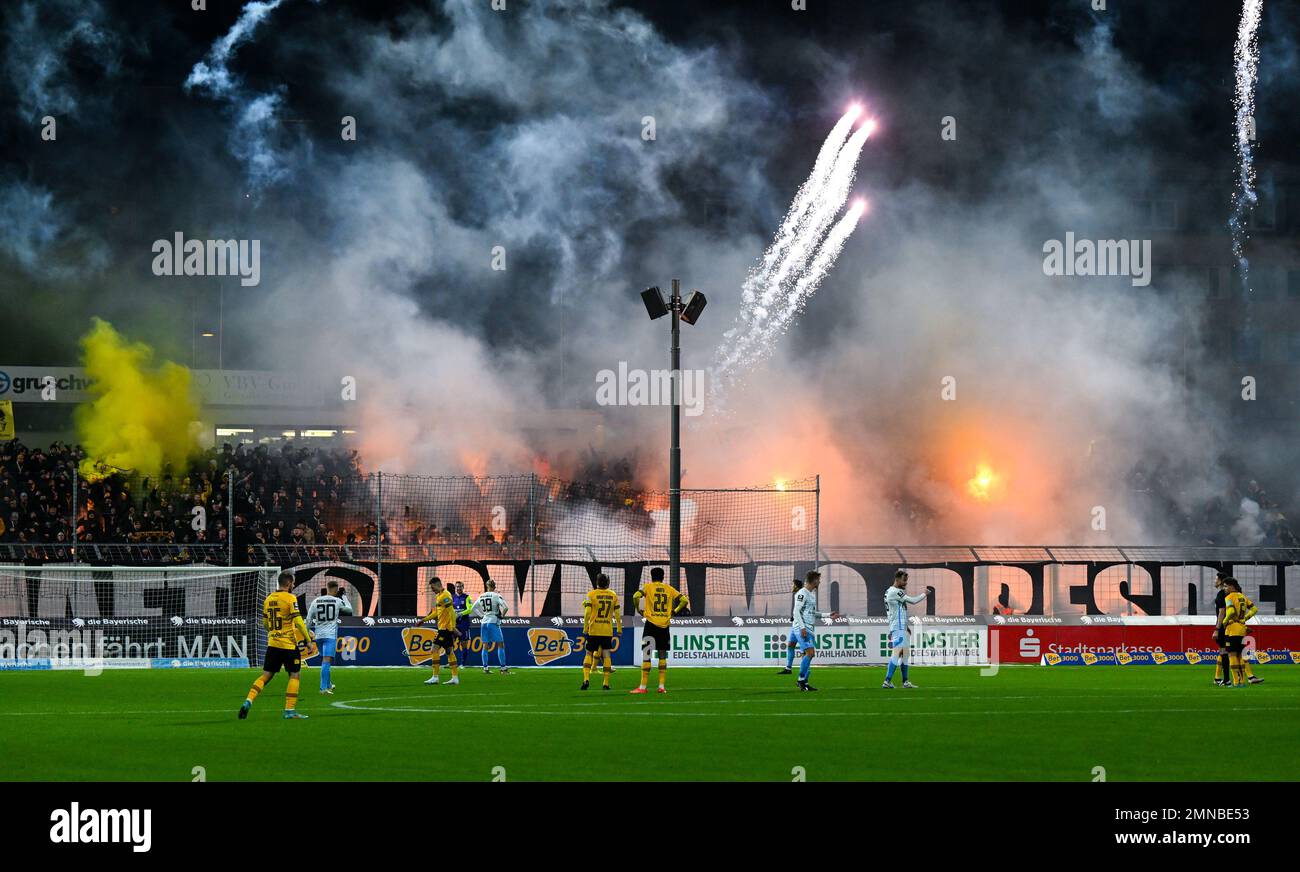 Munich, Germany. 30th Jan, 2023. Soccer: 3rd league, TSV 1860 Munich - Dynamo  Dresden, Matchday 20, Stadion an der Grünwalder Straße. The players of  Munich cheer about the goal for 1:0. Credit