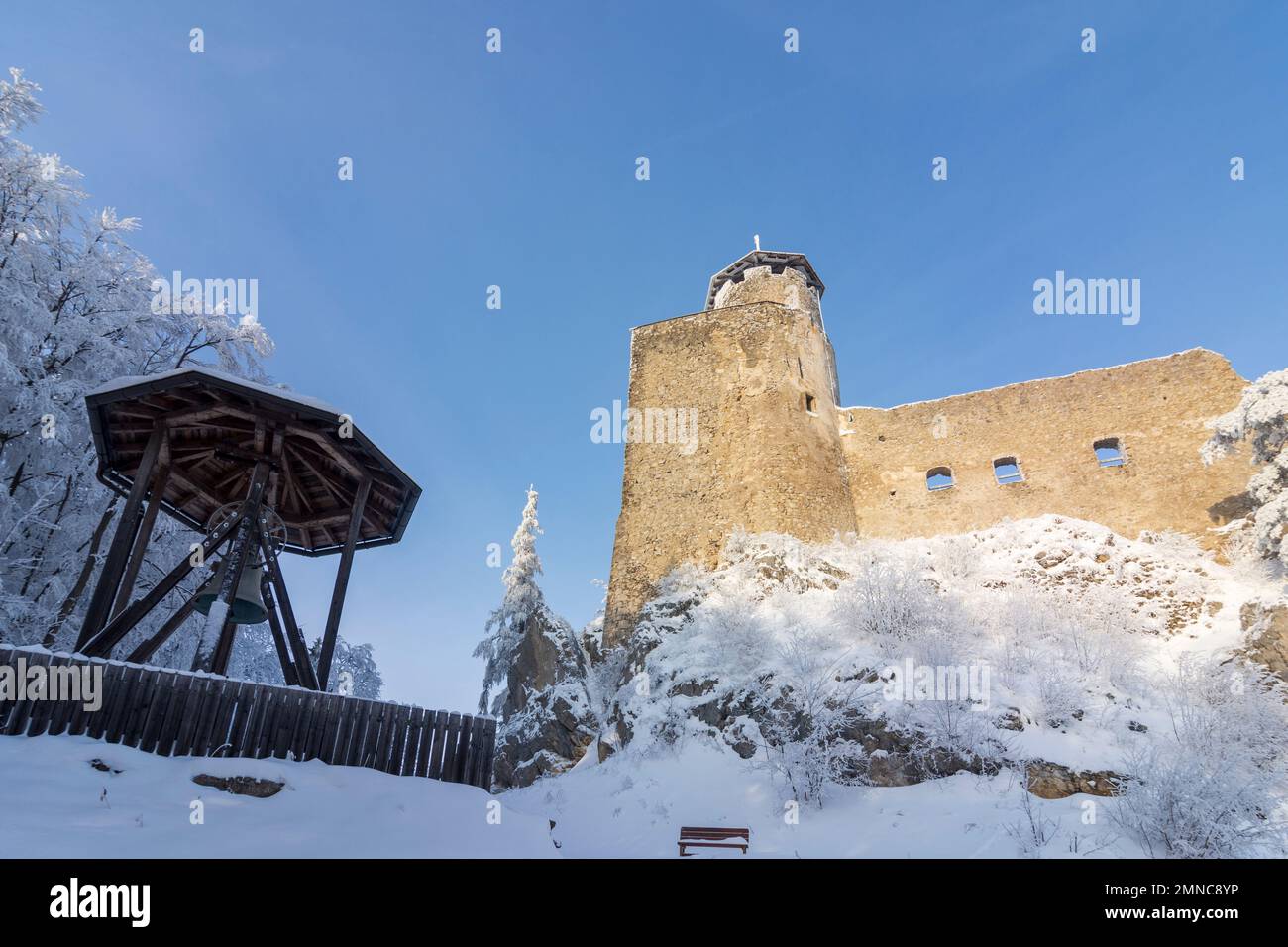 Kaumberg: Araburg Castle, snow in Mostviertel, Niederösterreich, Lower Austria, Austria Stock Photo