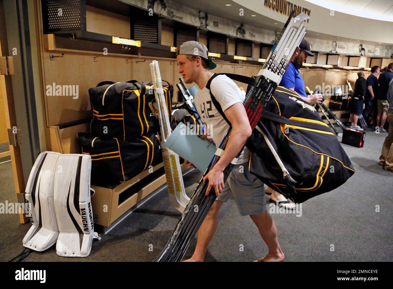 Pittsburgh Penguins' Jake Guentzel carries his gear out of the NHL hockey  team's practice locker room during locker clean out day in Cranberry, Pa.,  Wednesday, May 9, 2018. (AP Photo/Gene J. Puskar, image size:1300x957
