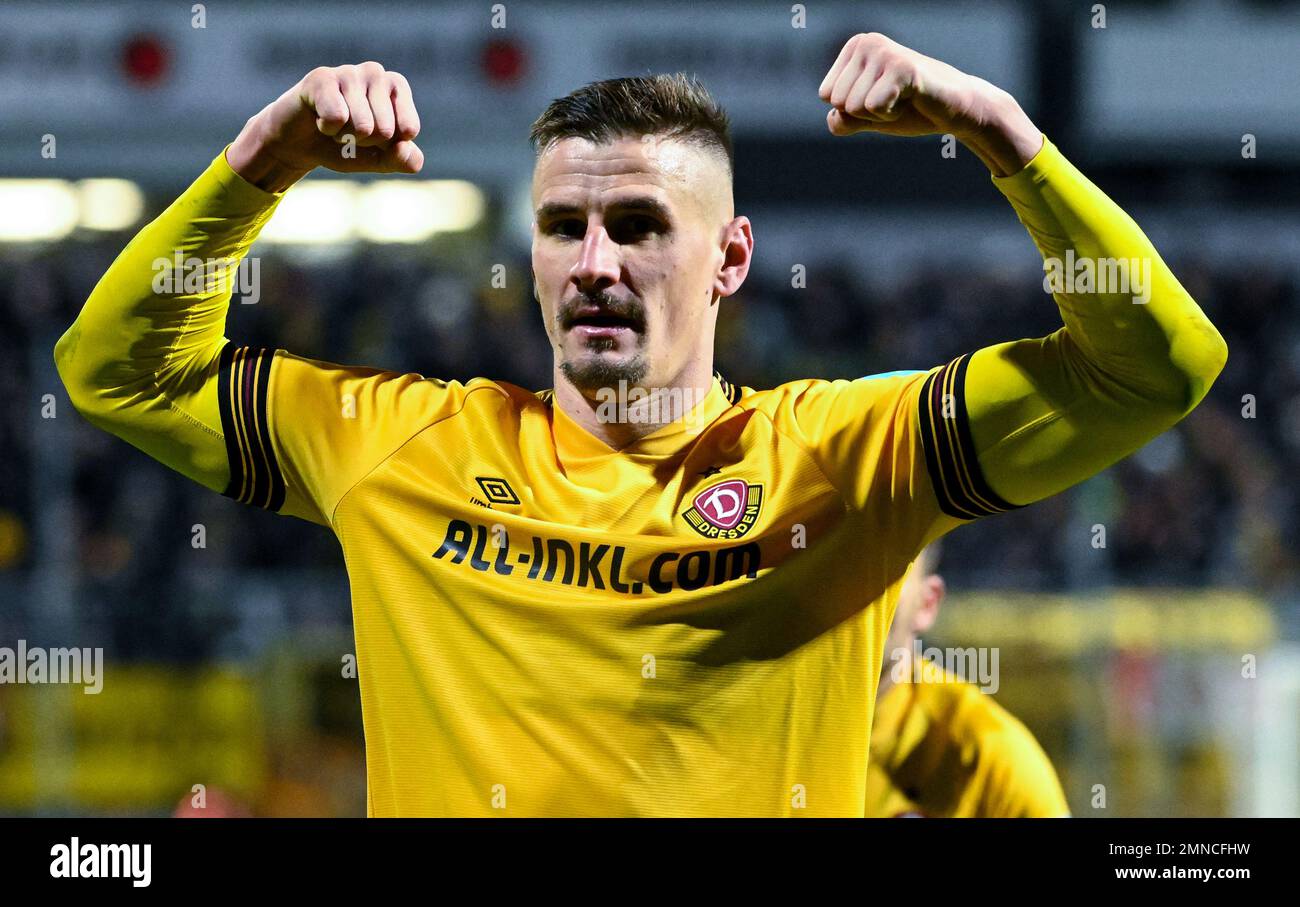 Munich, Germany. 30th Jan, 2023. Soccer: 3. league, TSV 1860 Munich - Dynamo  Dresden, 20. matchday, Stadion an der Grünwalder Straße. Raphael Holzhauser  of Munich shoots at the Dresden goal. Credit: Sven