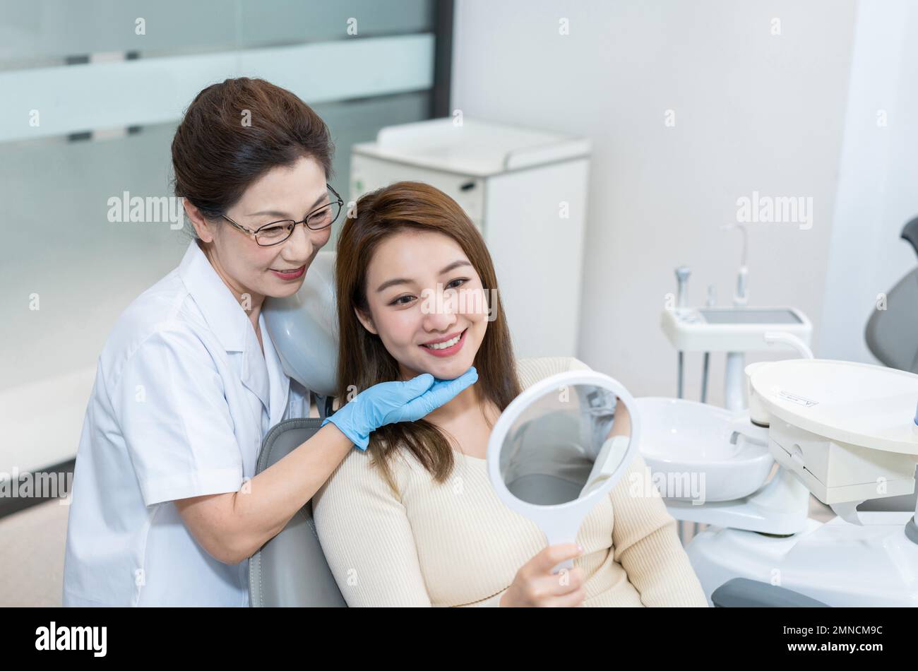 Doctors give patients in the dental clinic matching teeth Stock Photo Alamy