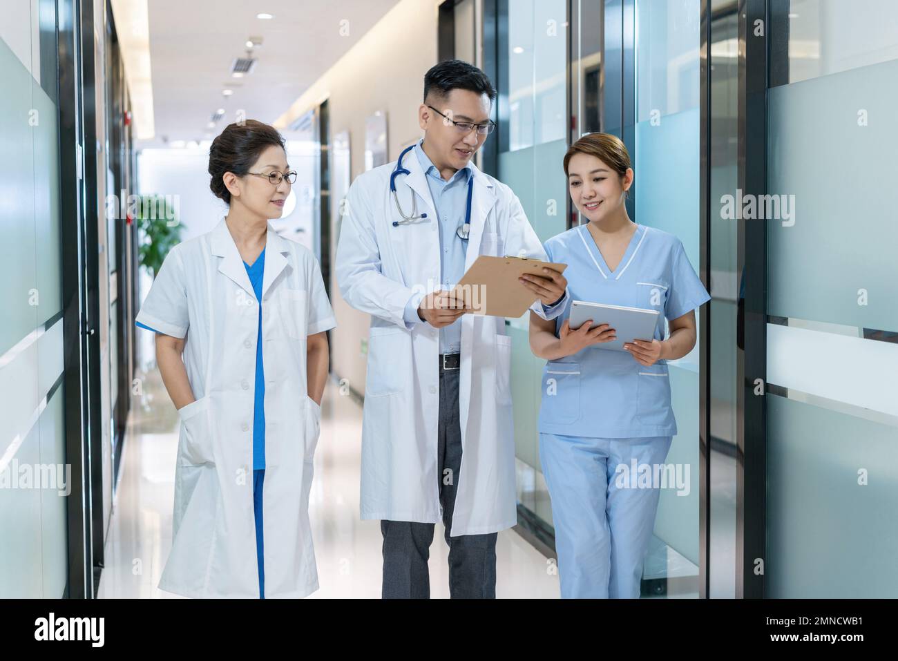 The doctor at the clinic Stock Photo - Alamy