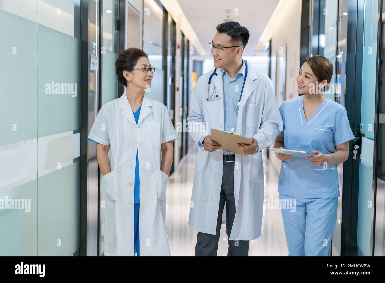 The doctor at the clinic Stock Photo - Alamy