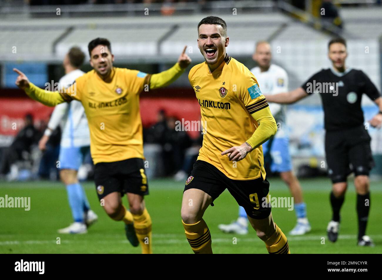 Munich, Germany. 30th Jan, 2023. Soccer: 3rd league, TSV 1860 Munich - Dynamo  Dresden, Matchday 20, Stadion an der Grünwalder Straße. The players of  Munich cheer about the goal for 1:0. Credit