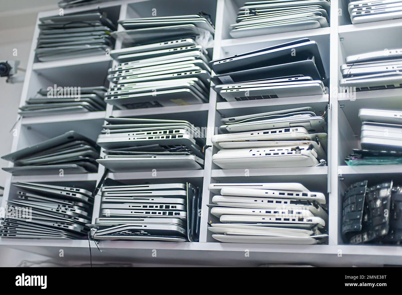 Laptop garbage hires stock photography and images Alamy