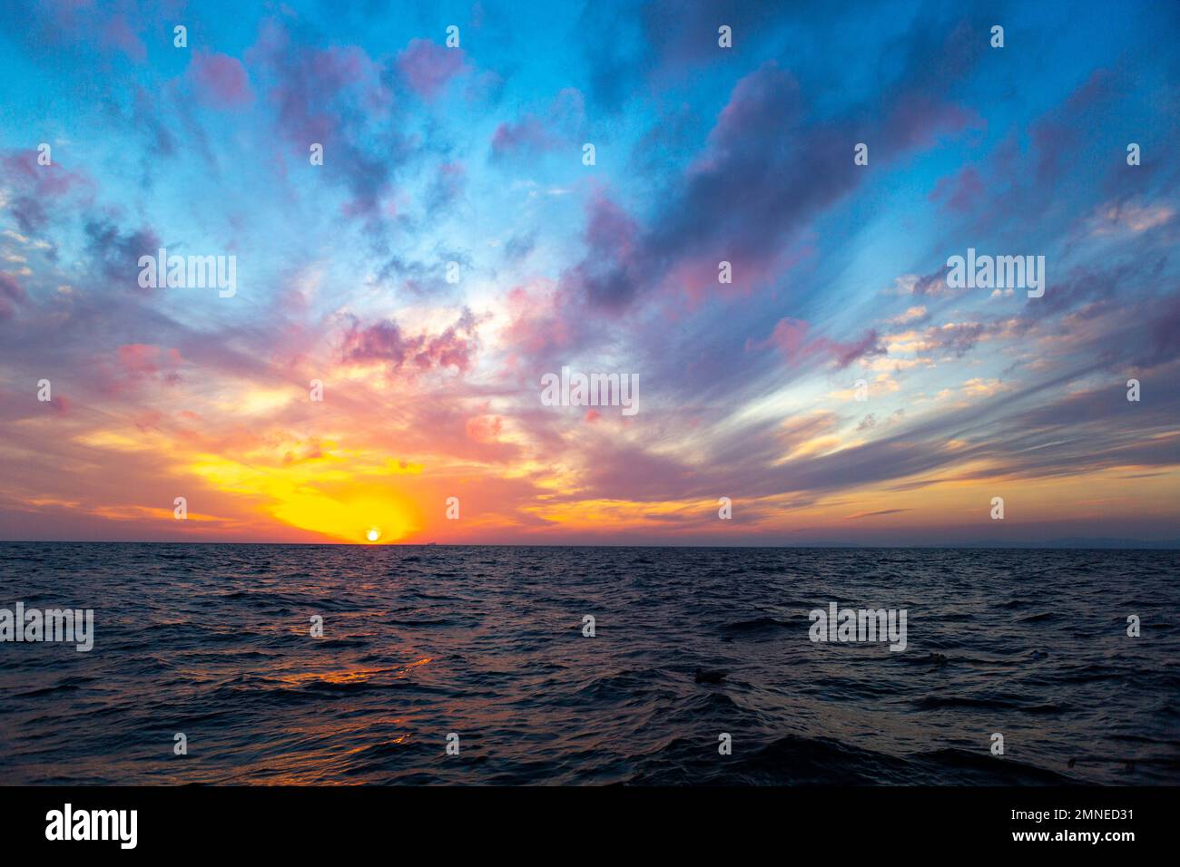 Sunset sky over sea landscape hi-res stock photography and images - Alamy