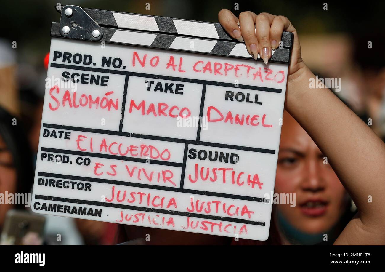 Plasticiteit Verantwoordelijk persoon biologie A student holds a movie clapper with the name of three film students who  have become emblematic of Mexico's missing, during a protest in  Guadalajara, Mexico, Thursday, April 26, 2018. Prosecutors said