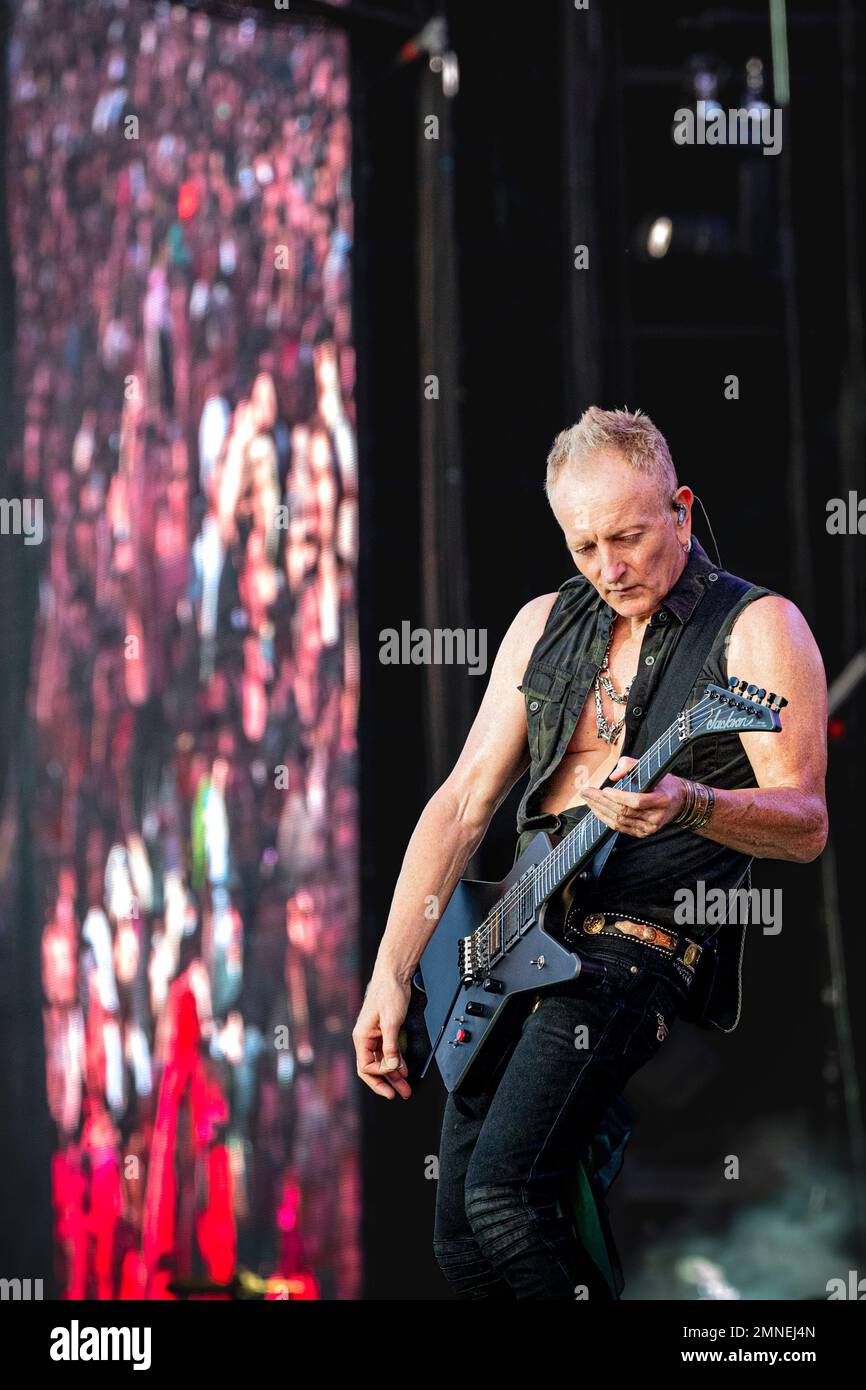 Def leppard band member hi-res stock photography and images - Alamy