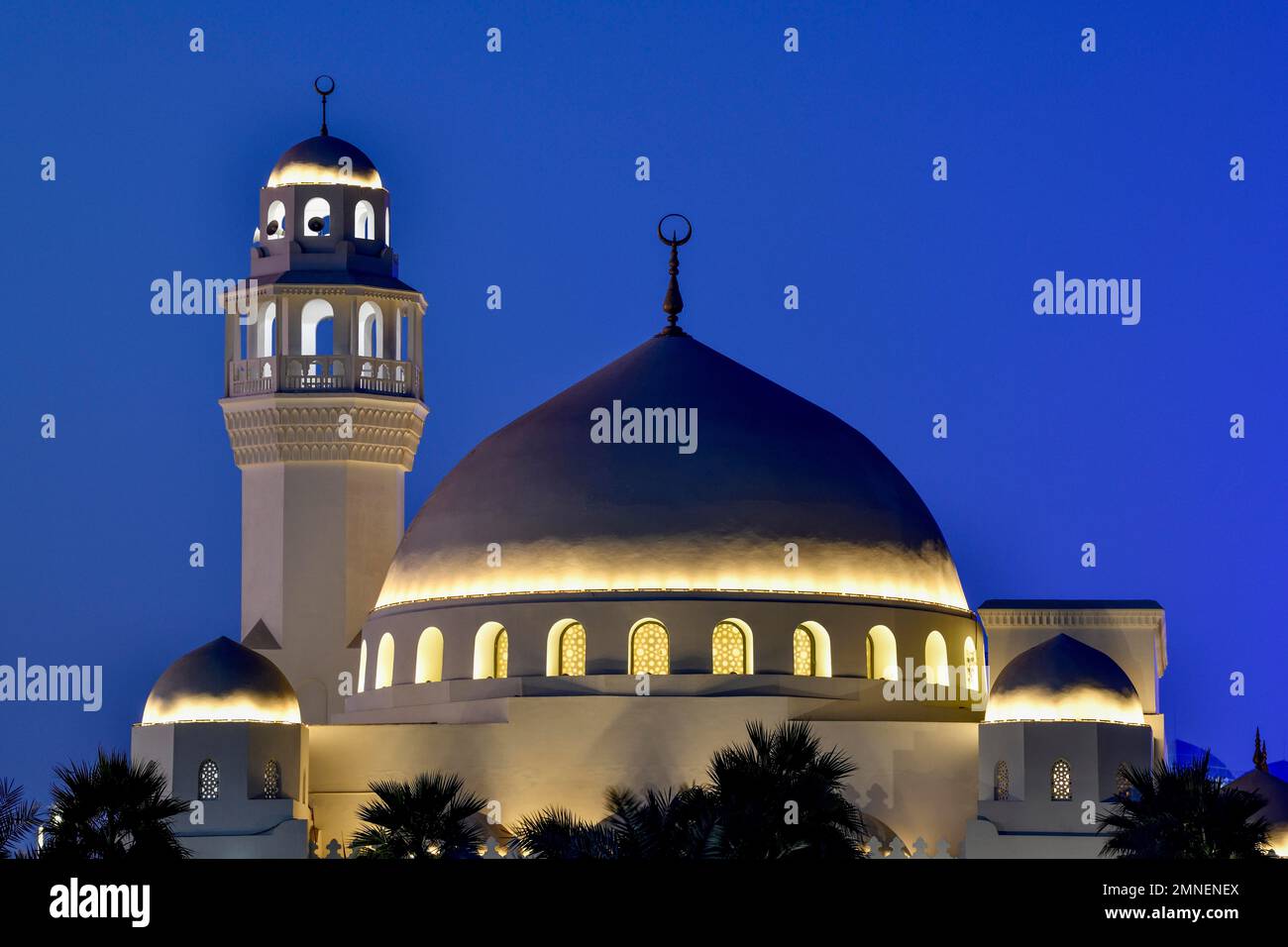 Jawzaa Al-Qahtani Mosque on the Corniche, Blue Hour, Blue Hour, Al Khobar, Ash Sharqiyah province, Persian Gulf, Saudi Arabia Stock Photo