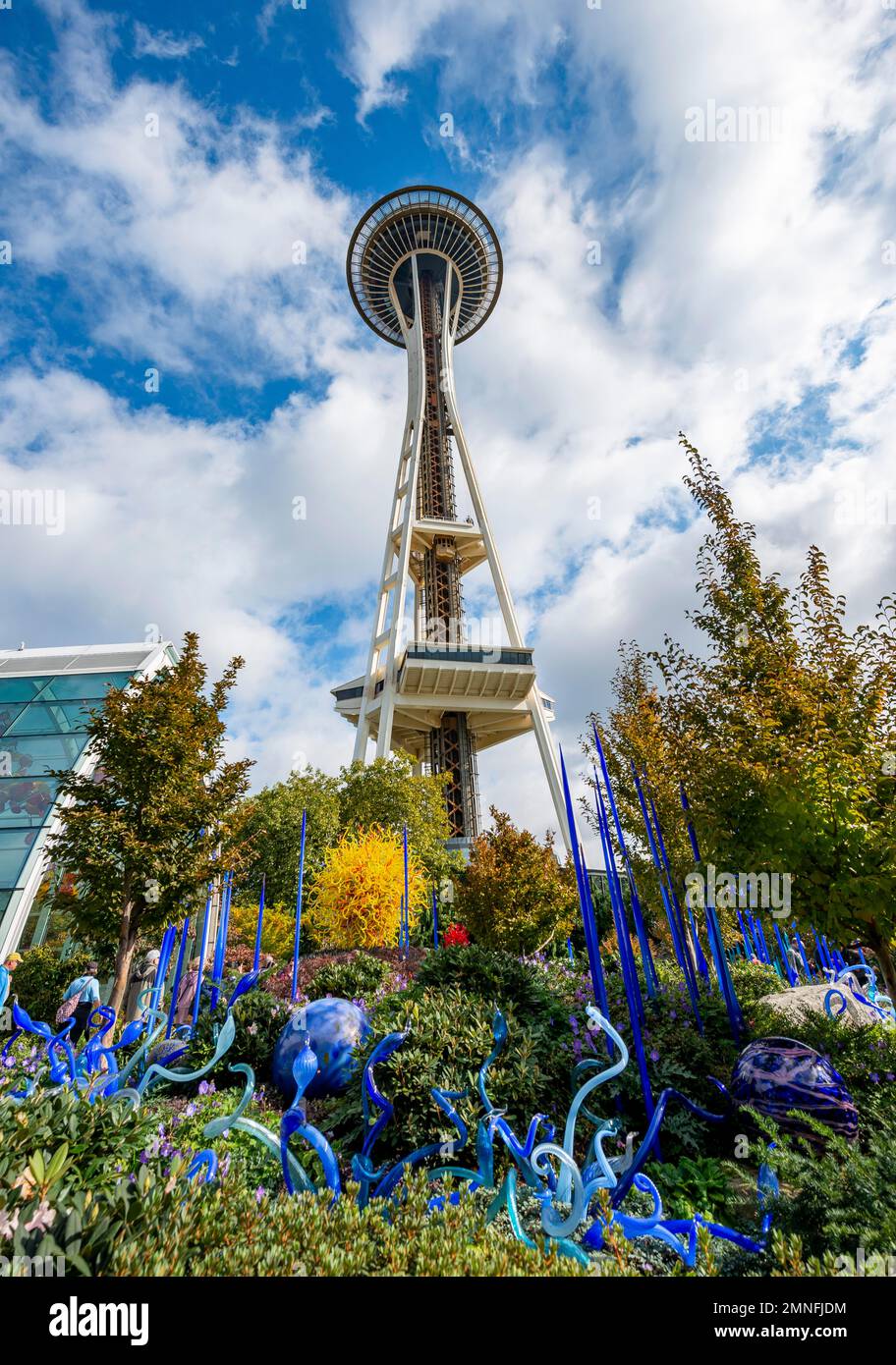 Sculpture garden with colourful glass artworks by Dale Chihuly, Chihuly ...