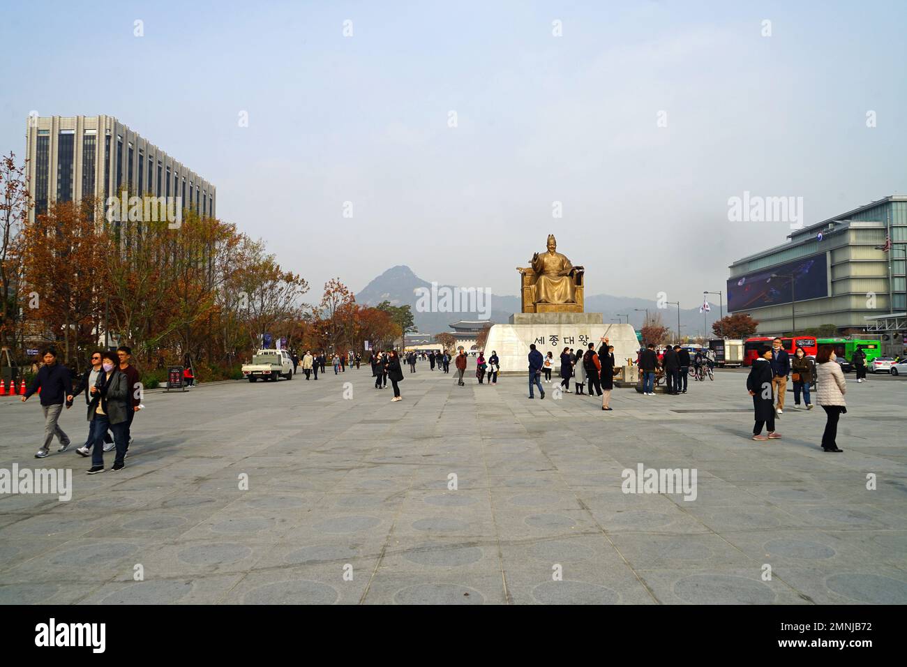 Gwanghwamun square hi-res stock photography and images - Alamy