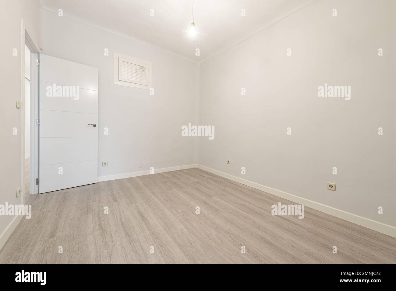 https://c8.alamy.com/comp/2MNJC72/empty-room-with-light-stoneware-floors-white-joinery-on-skirting-boards-and-doors-and-a-small-window-on-the-wall-2MNJC72.jpg