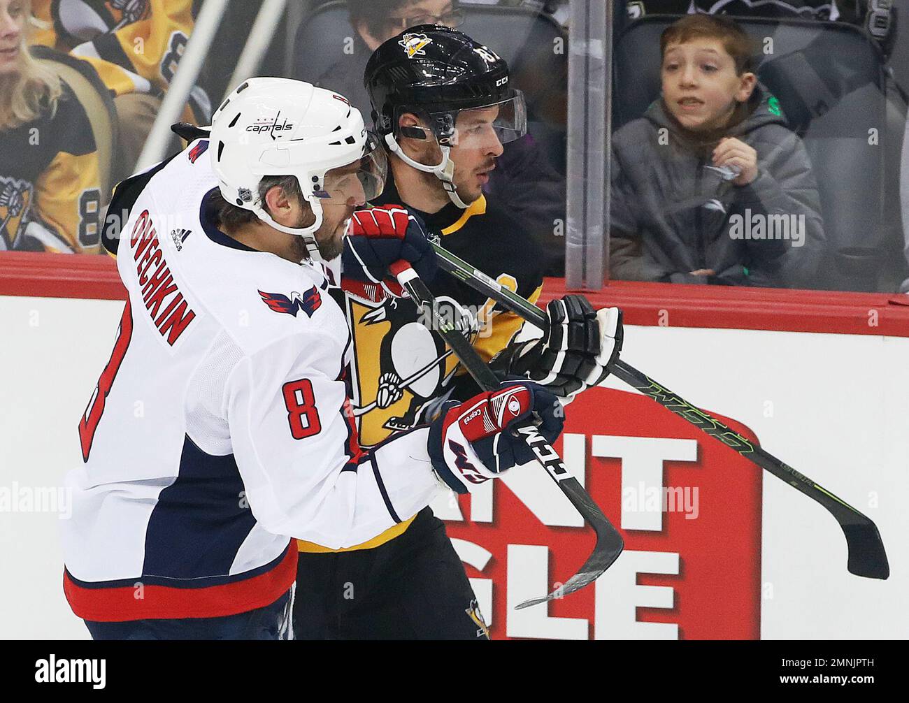 Pittsburgh Penguins' Sidney Crosby (87) and Washington Capitals' Alex