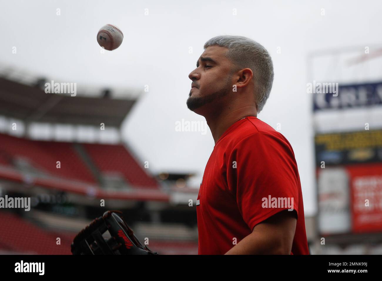 Cincinnati Reds infielder Eugenio Suarez (7) during game against the New  York Mets at Citi Field in Queens, New York, September 10, 2017. Reds  defeated Mets 10-5. (Tomasso DeRosa via AP Stock Photo - Alamy