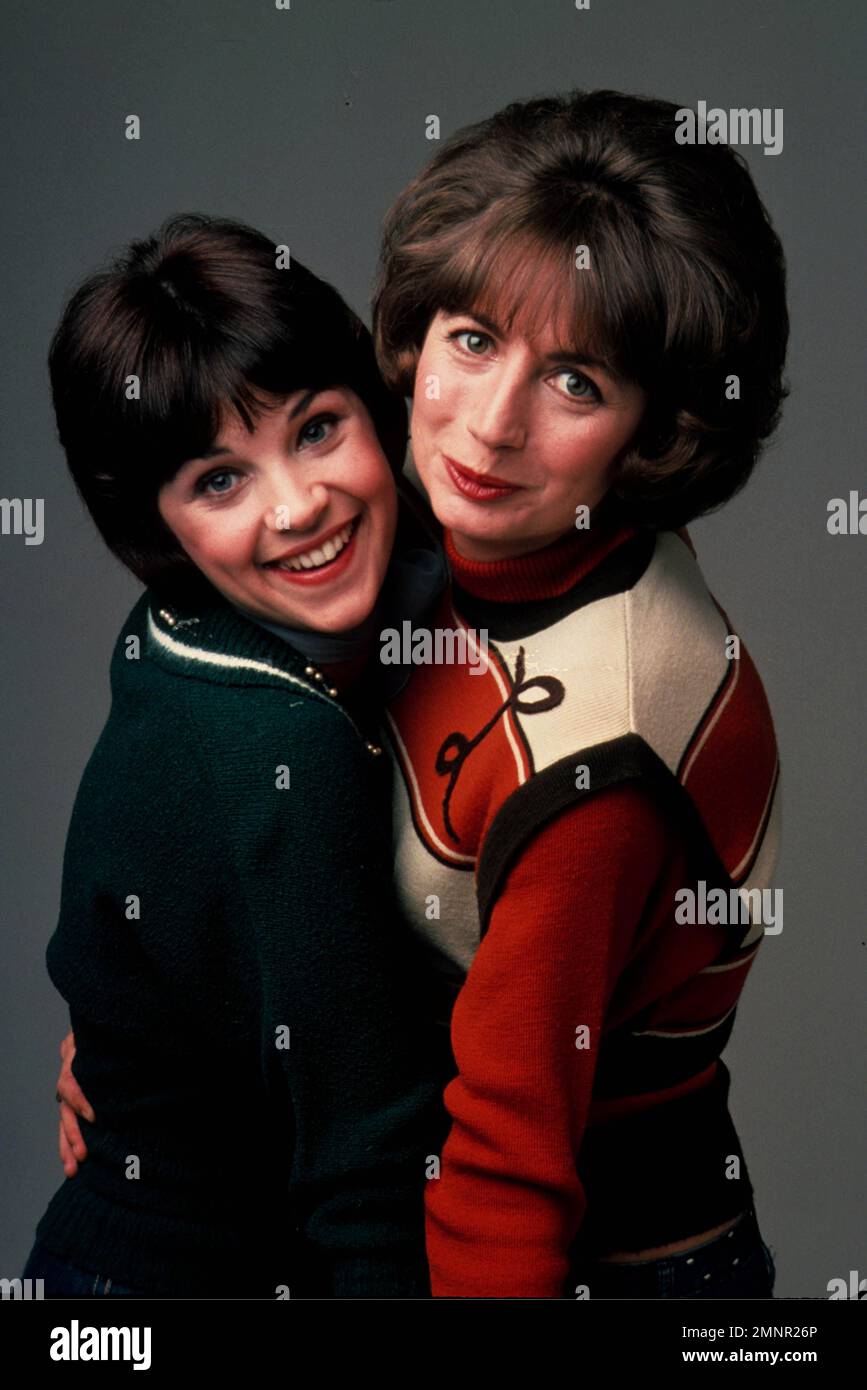 June 17, 2011 - K10493JBP.PENNY MARSHALL AND CINDY WILLIAMS.''LAVERNE ...