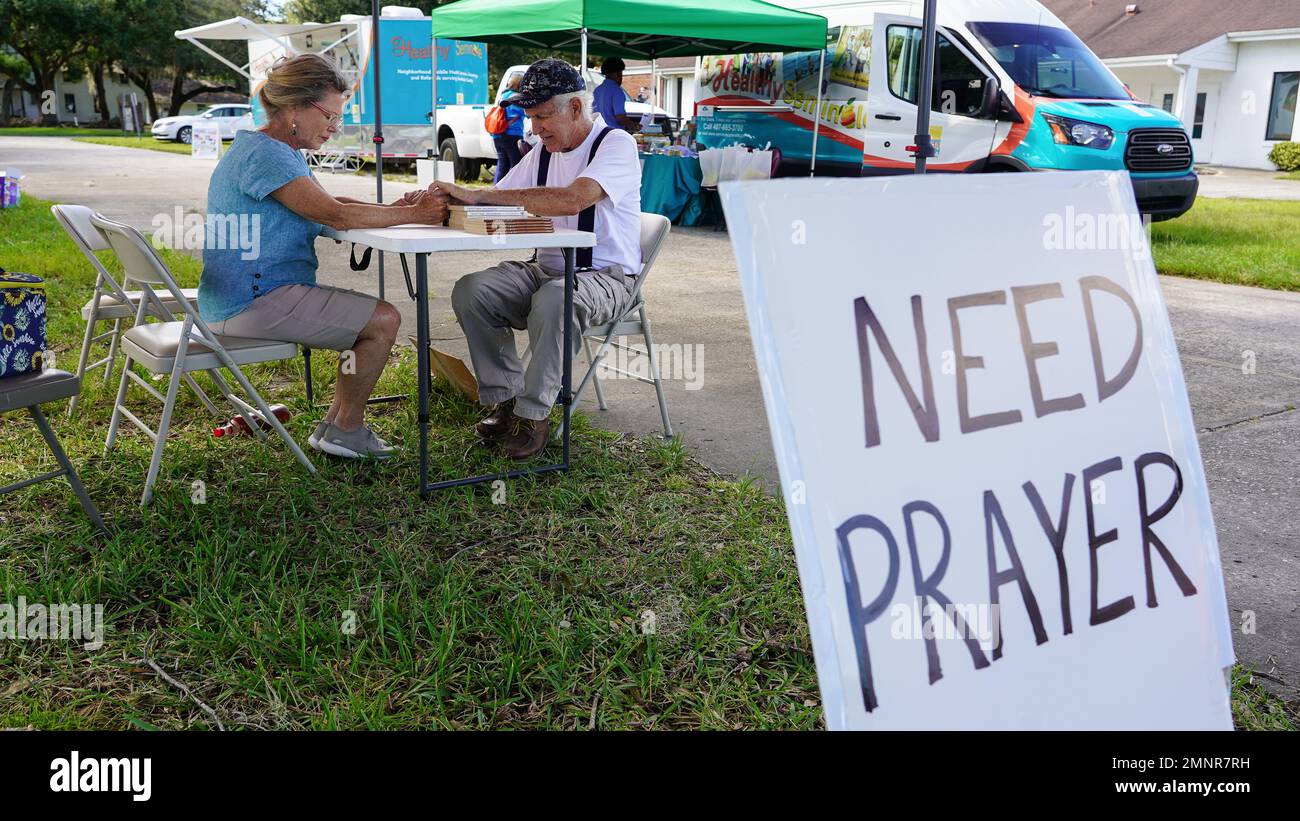 Geneva, FL, (Oct. 5, 2022) Members of the First Baptist Church of Geneva offer comfort and