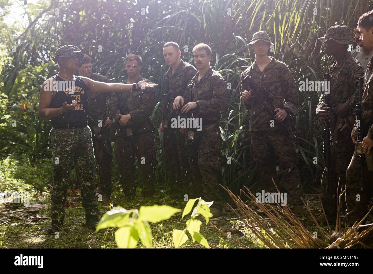 Reconnaissance Ph A Philippine reconnaissance Marine teaches U.S. Marines with the ...